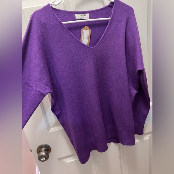 Zenana V-neck Center Seam Sweater w/ Ribbed Hem Line and Cuff Sleeve - Picture 2 of 5